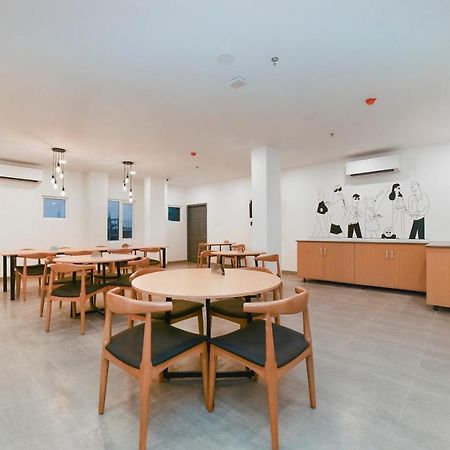 Vaccinated Staff- Oyo Townhouse 384 Nk Hotels Dispur Екстериор снимка