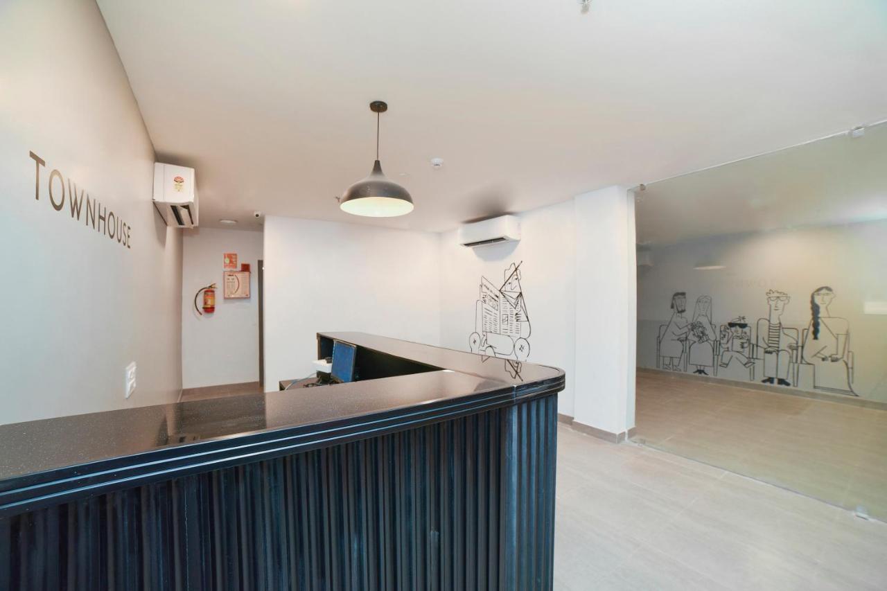 Vaccinated Staff- Oyo Townhouse 384 Nk Hotels Dispur Екстериор снимка