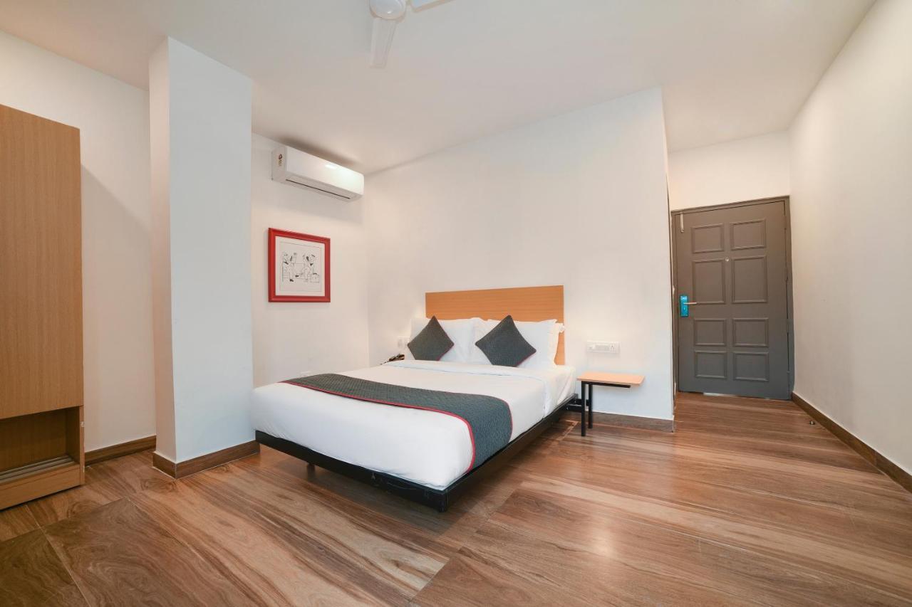 Vaccinated Staff- Oyo Townhouse 384 Nk Hotels Dispur Екстериор снимка