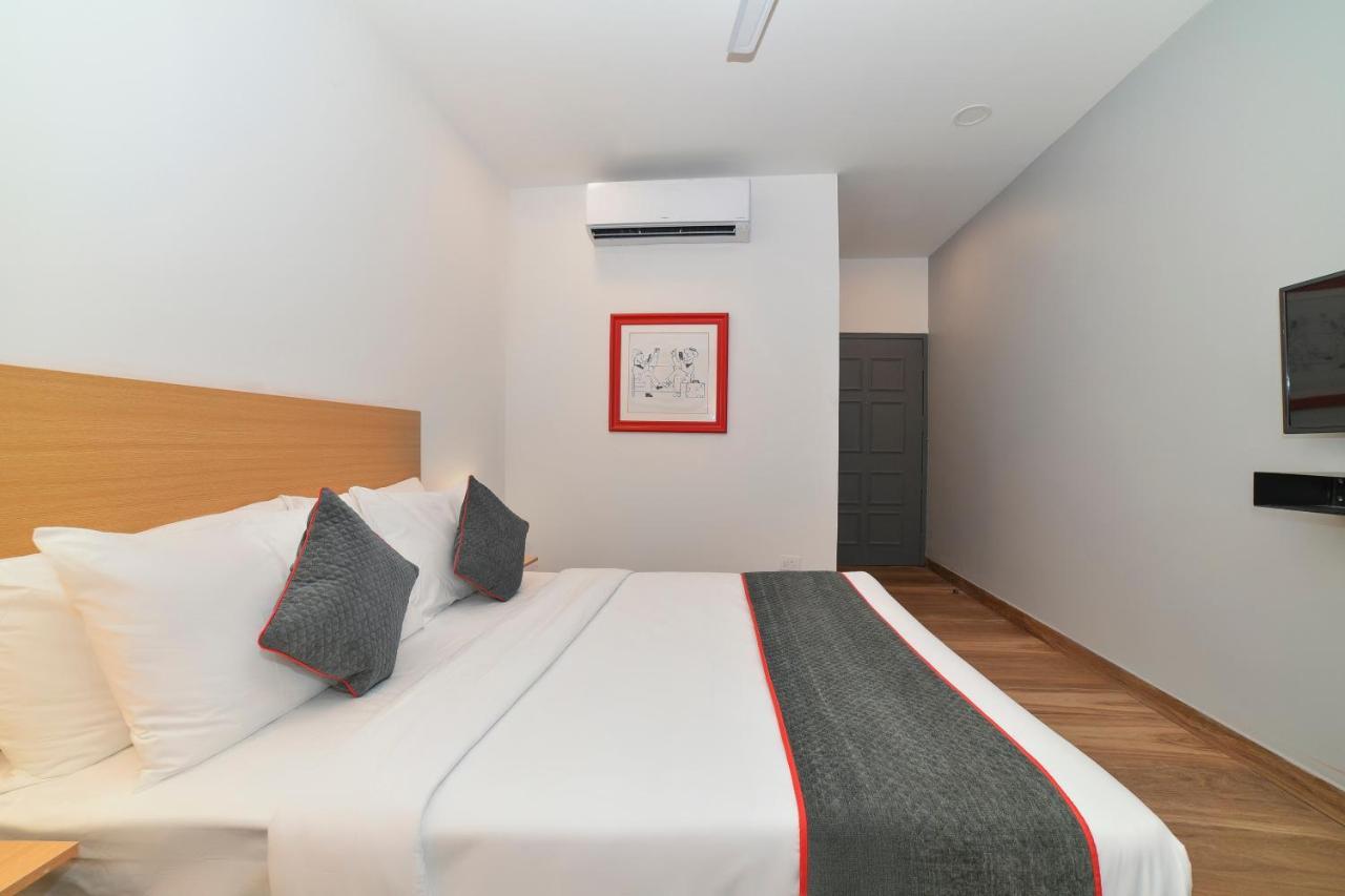 Vaccinated Staff- Oyo Townhouse 384 Nk Hotels Dispur Екстериор снимка