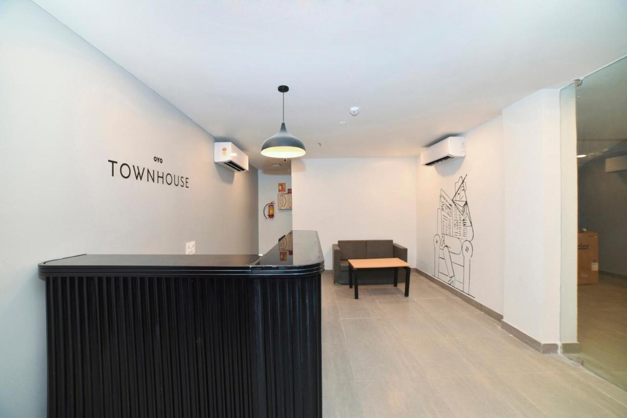 Vaccinated Staff- Oyo Townhouse 384 Nk Hotels Dispur Екстериор снимка