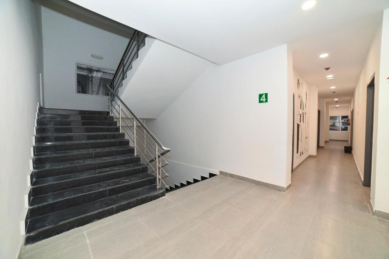 Vaccinated Staff- Oyo Townhouse 384 Nk Hotels Dispur Екстериор снимка